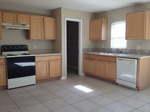 4th image of 815 Battery Pointe Dr