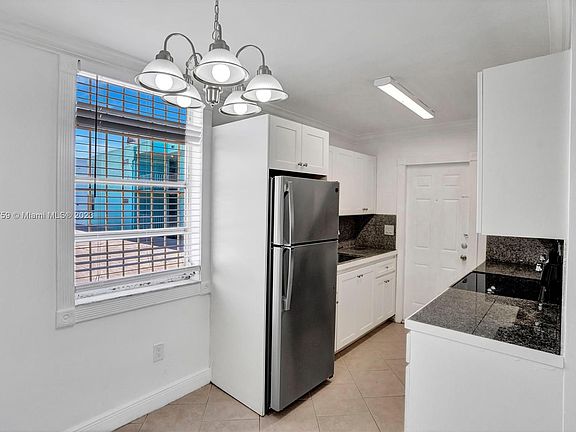4th image of 713 Collins Ave APT 42