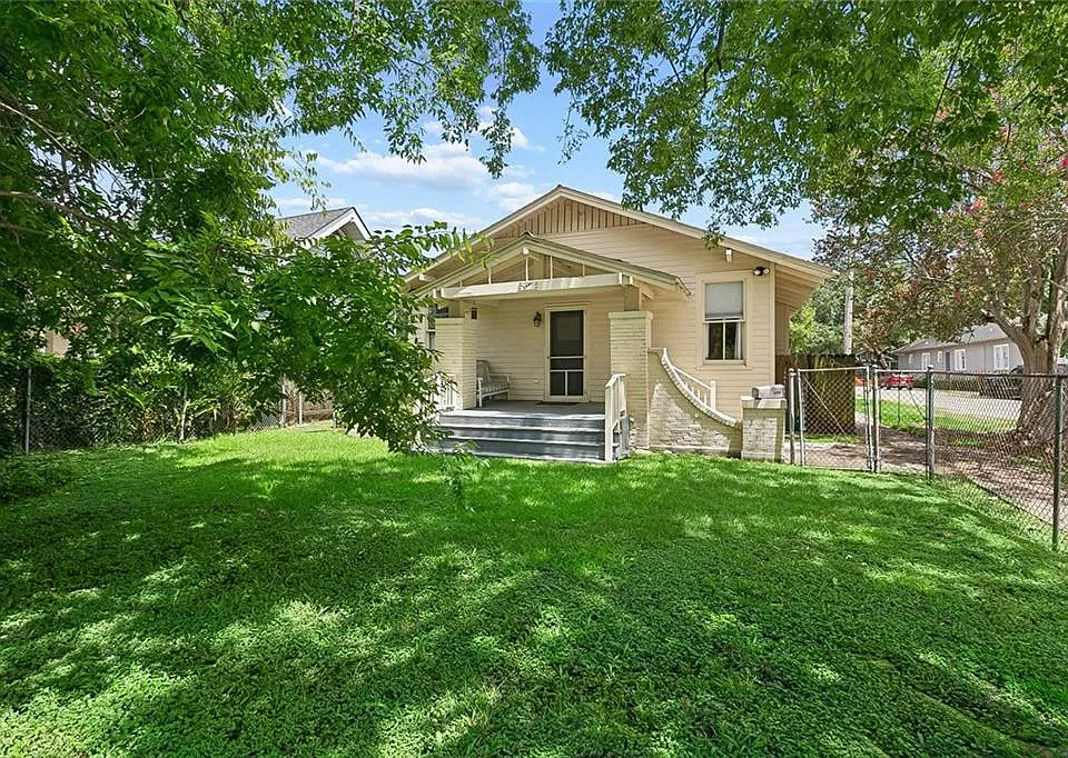 2801 Calhoun St