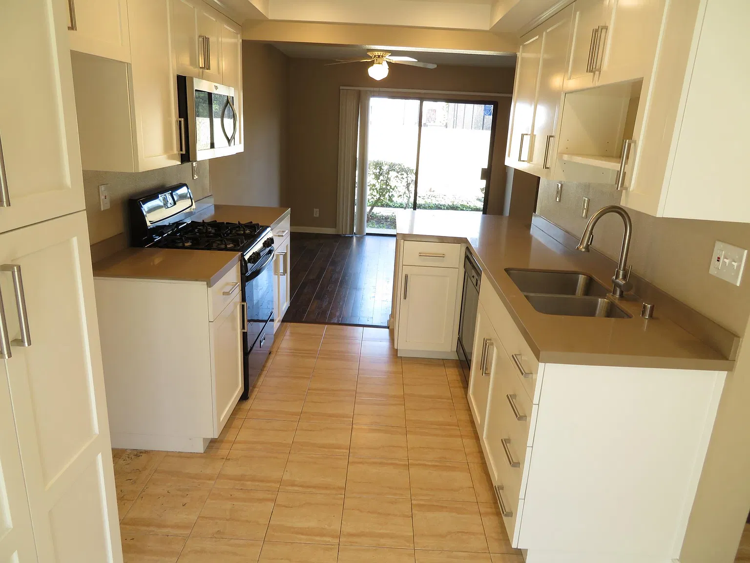 3 bed, 1439 sqft, $3,500 — Photo 4