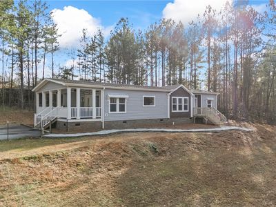 215 Fairfield Rd, Walhalla, SC, 29691