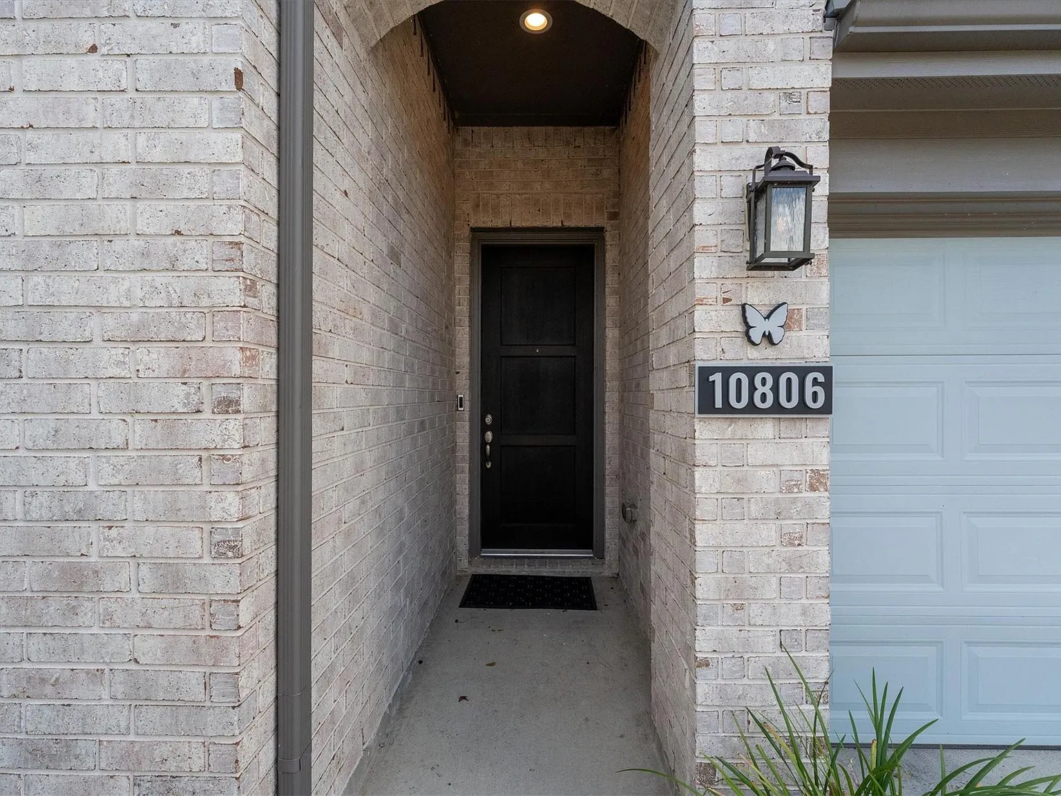 4 bed, 2.0 bath, 2012 sqft, $3,000 — Photo 3