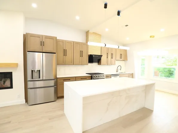 89 Trenton St APT 3, Boston, MA 02128