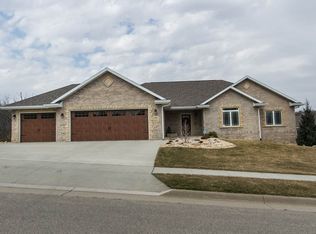 3365 Hibiscus Ln, Dubuque, IA 52001