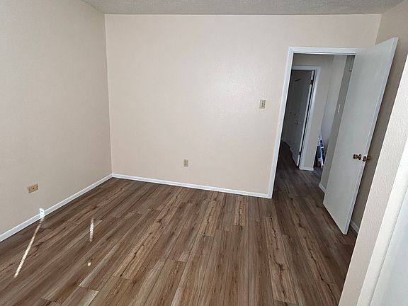 5th image of 2615 Thatcher Ave #2617