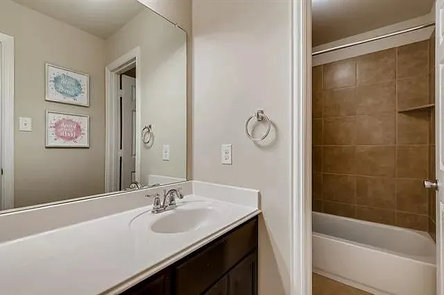 2642 Calmwood Dr — Photo 17