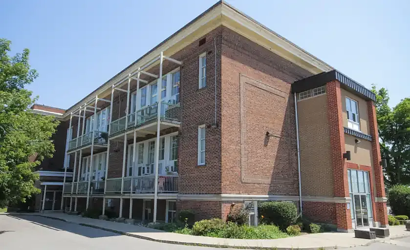 505 Simcoe St S #1A