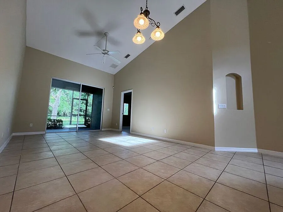 2633 Rutledge Ct — Photo 2