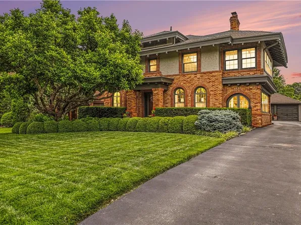 7225 Ward Pkwy, Kansas City, MO 64114