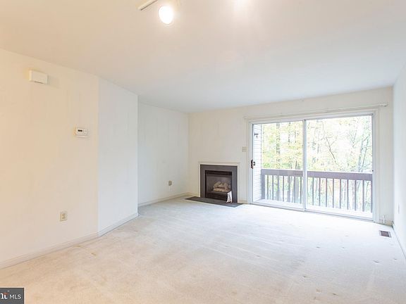 4th image of 422 Derry Dr