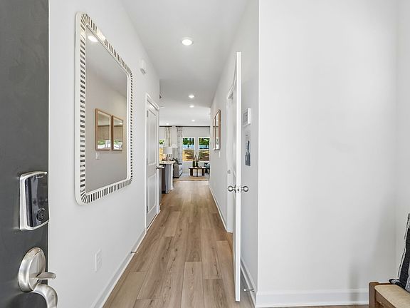 Step-inside the 3-bed, 2.5-bath Amber floorplan.