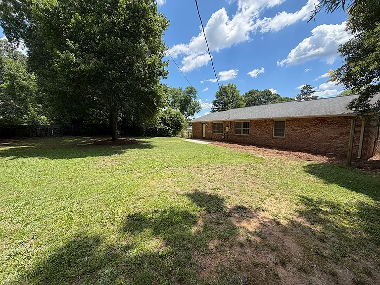 1507 E Calhoun St — Photo 13
