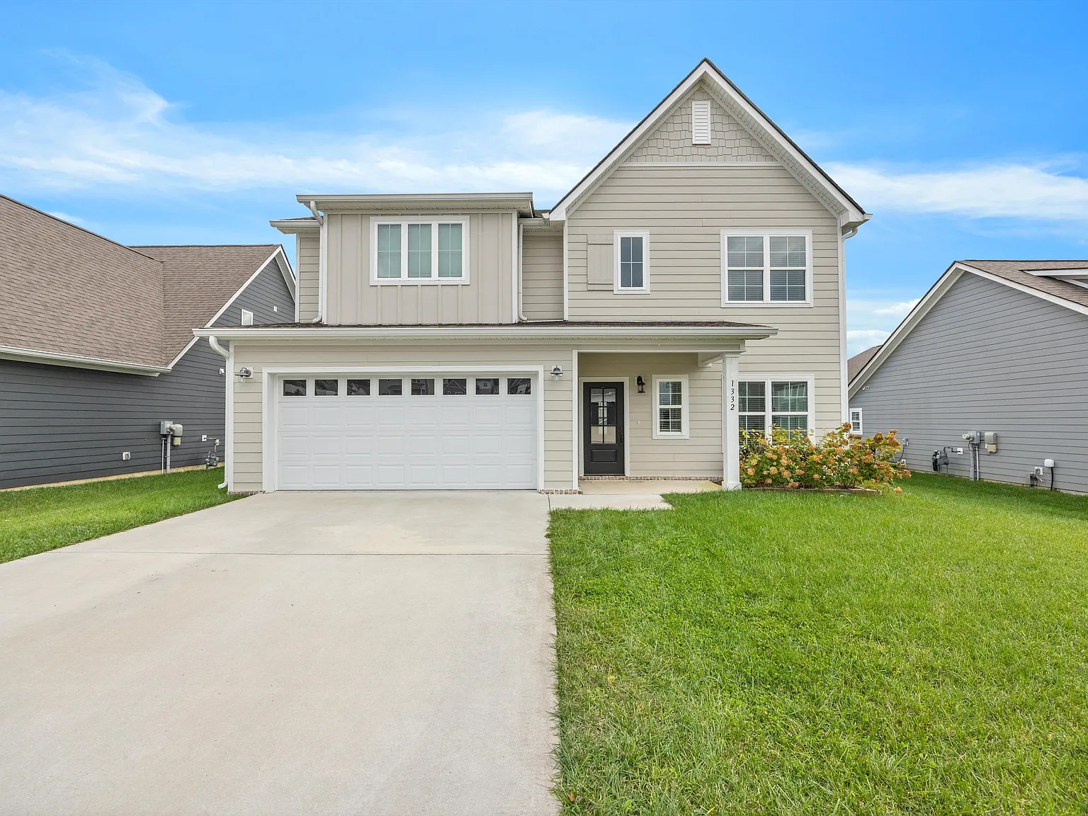 4 bed, 2.5 bath, 2212 sqft, $2,750 — Photo 1