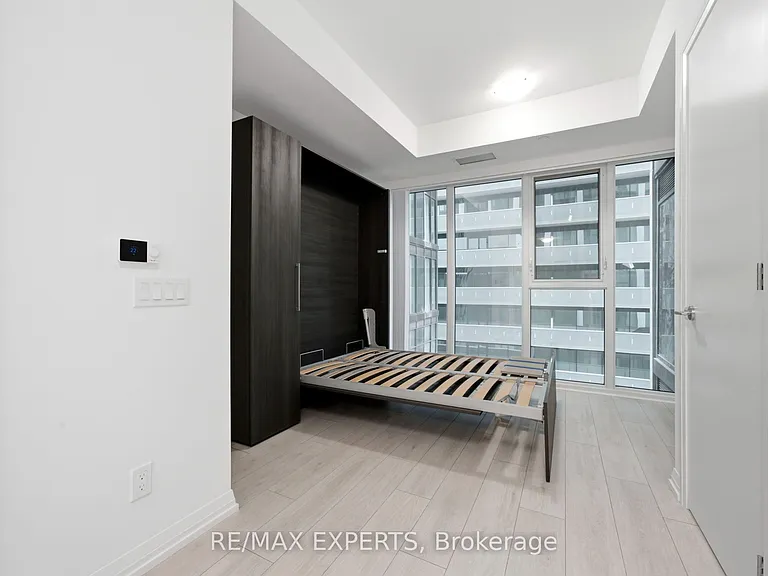 400 King St W #1028 — Photo 20