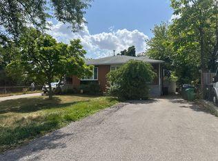 130 Earnscliffe Cir, Brampton, ON L6T 2B5