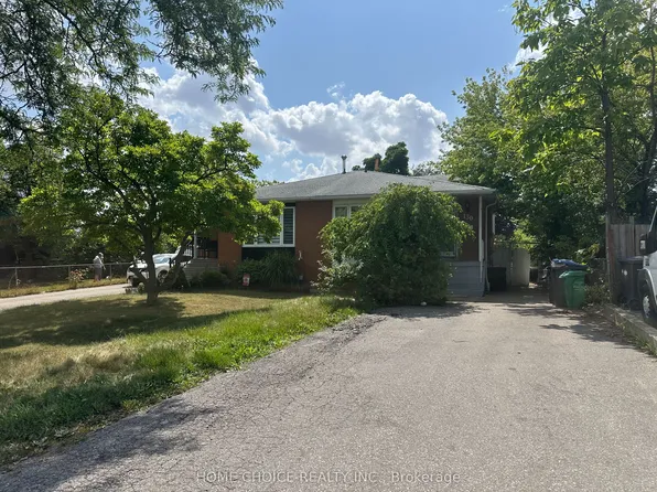 130 Earnscliffe Cir, Brampton, ON L6T 2B5