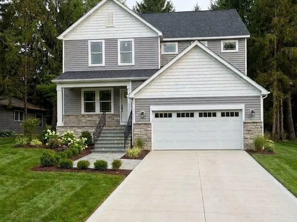 1612 Whispering Pine Ln, Bellefontaine, OH 43311