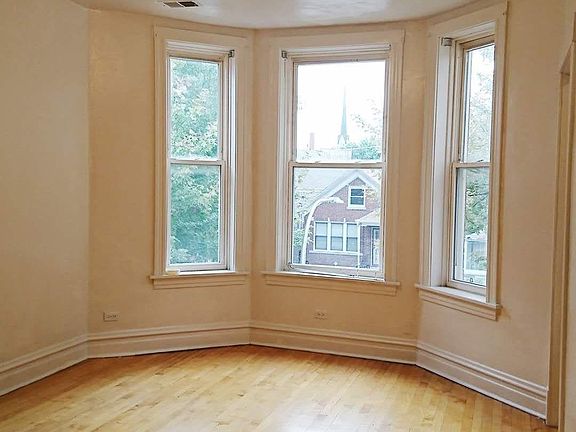 2nd image of 3643 S Hermitage Ave