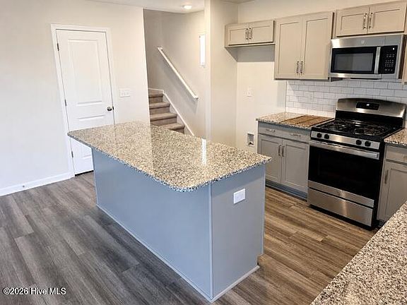 4th image of 392 Aldergate Drive