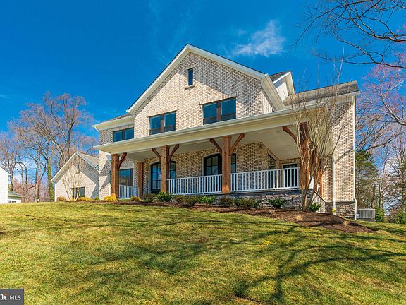 3rd image of 1124 Westbriar Ct NE