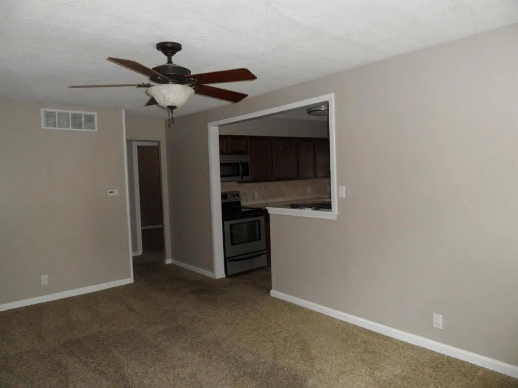 4815 SW 18 Terr — Photo 3