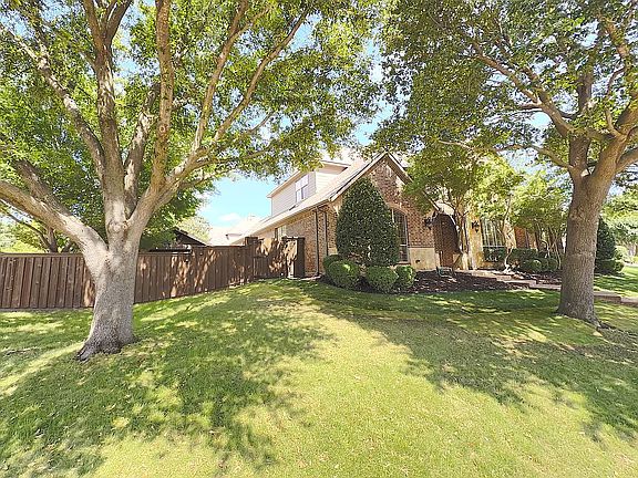 3rd image of 1401 Luckenbach Dr