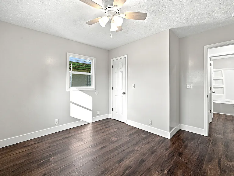 2118 Ulen Ln — Photo 14