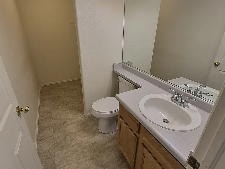 427 Hudson Ct — Photo 13