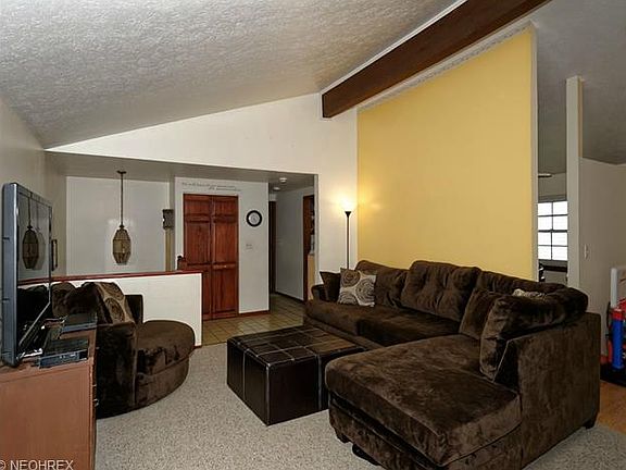 5th image of 26235 Redwood Dr
