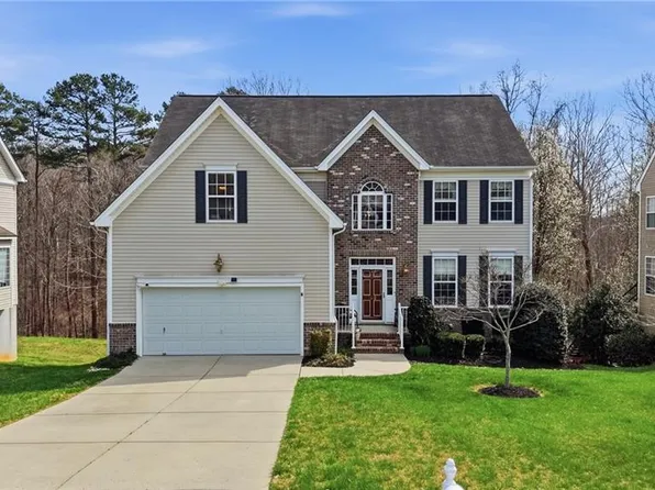 102 Jamestown Oaks Dr, Jamestown, NC 27282