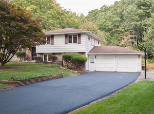 10 Mill Valley Rd, Pittsford, NY 14534