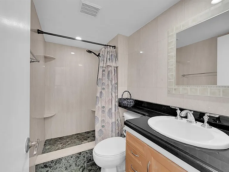 525 N Ocean Blvd #919 — Photo 13