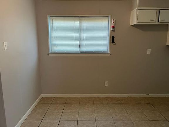 3rd image of 3477 Southland St