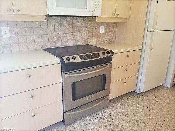 5th image of 7509 McDaniel Dr