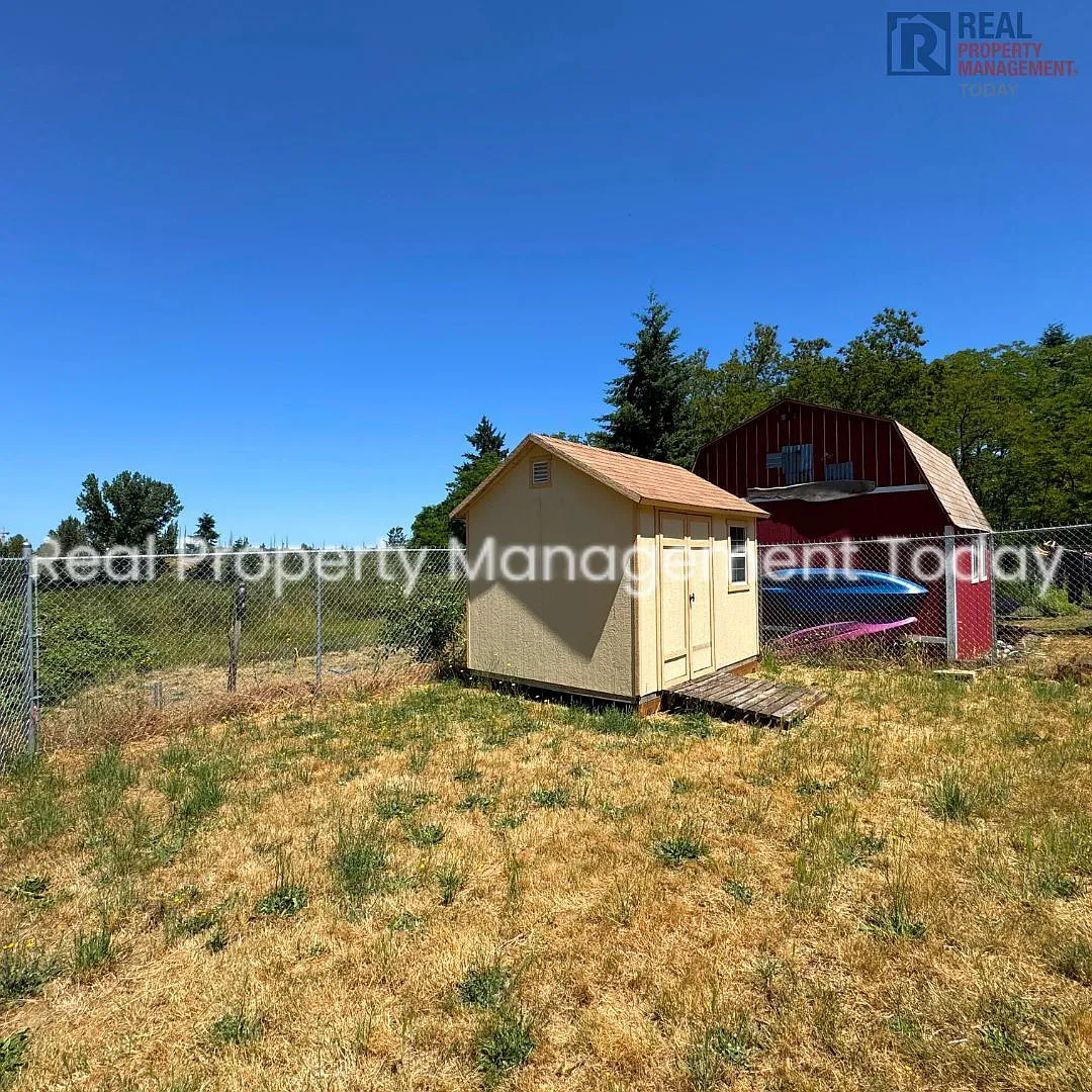3 Bedroom + Office Near JBLM! — Photo 3