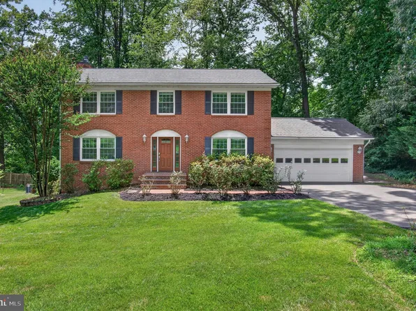 8405 Overlook St, Vienna, VA 22182