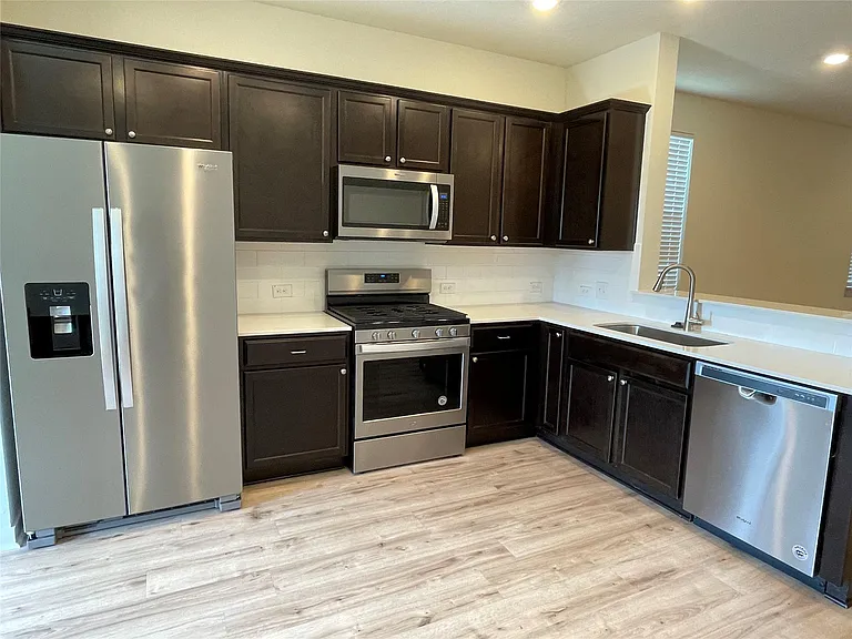 10713 Meris Ln — Photo 2