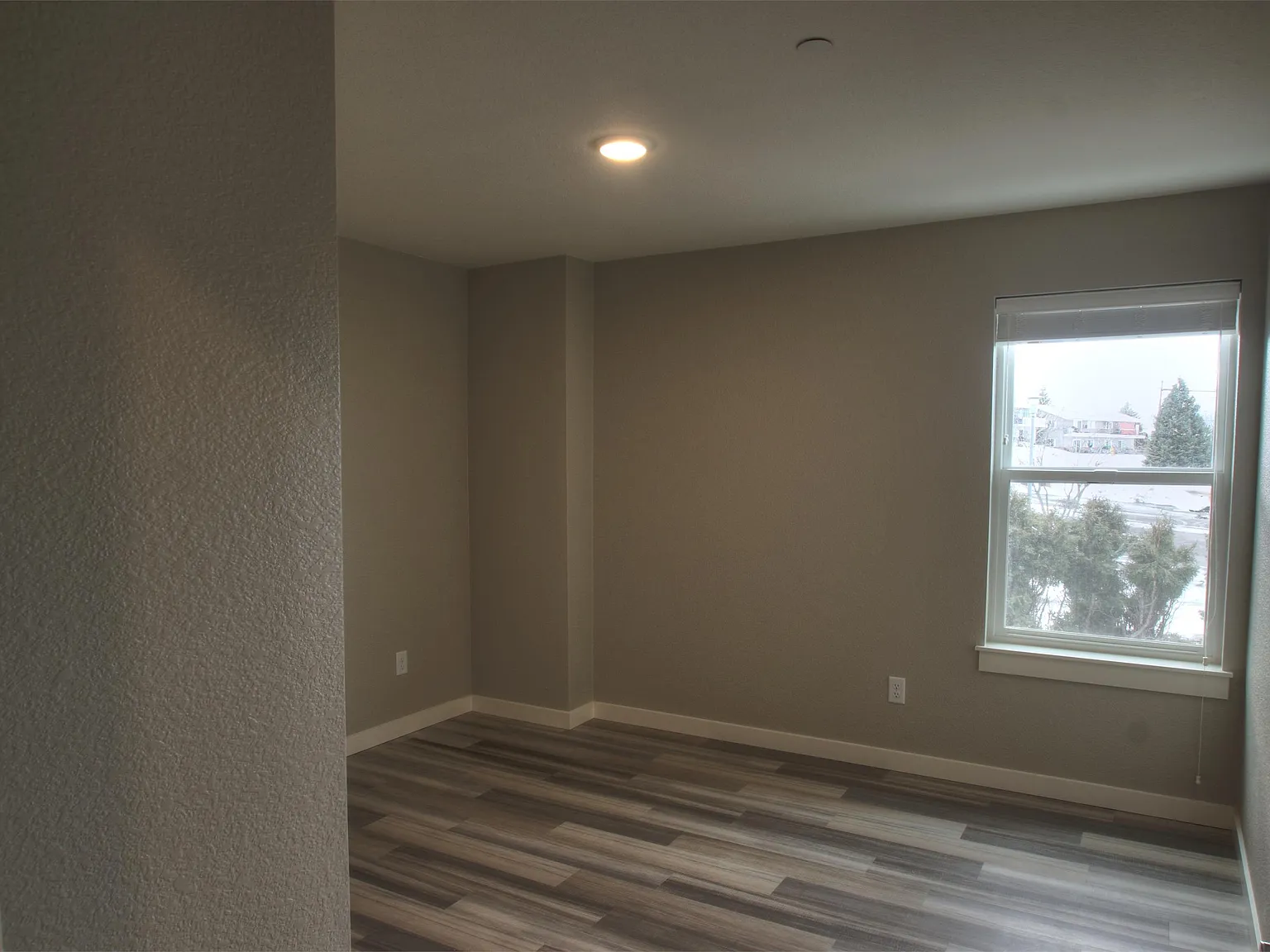 830 Crestmont Way — Photo 3