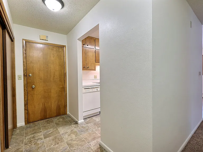 Fargo, ND Emerald Apartments | Entry