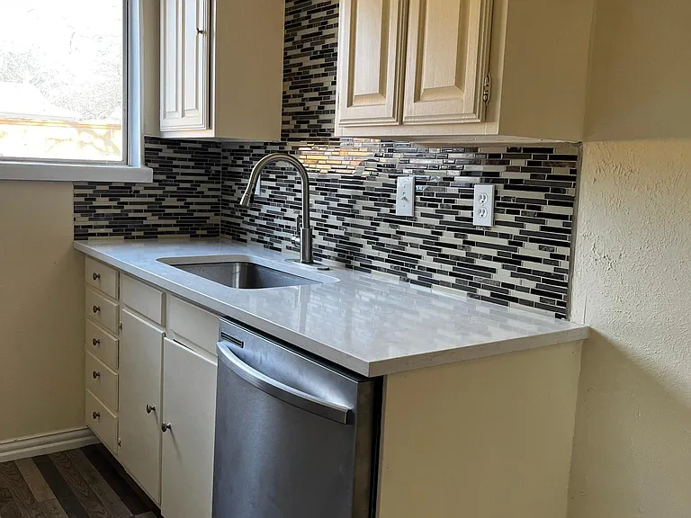 502 Worcester Way — Photo 8