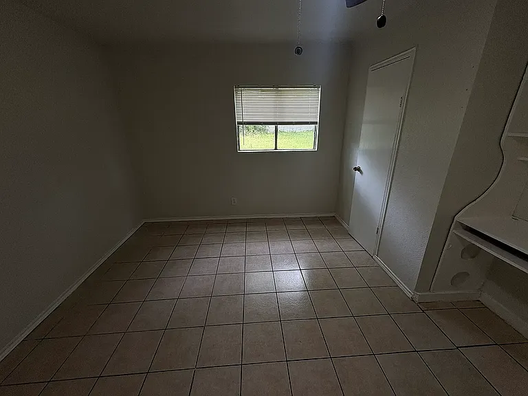 313 N Flat St — Photo 12