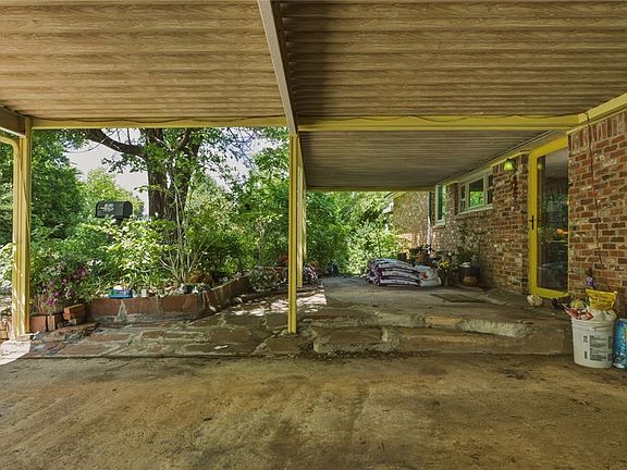 2nd image of 3100 NE 30th St