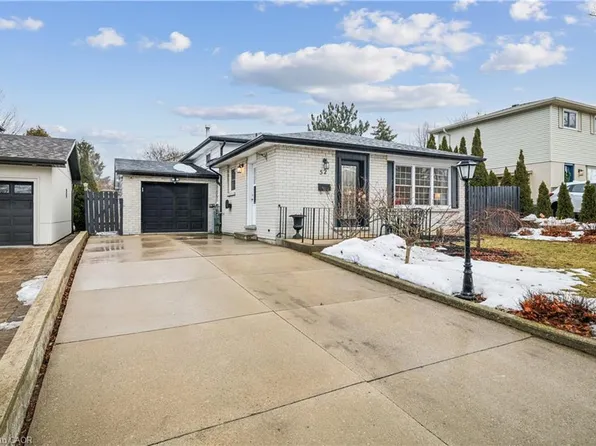 52 Belleau St, Hamilton, ON L8J 1N4