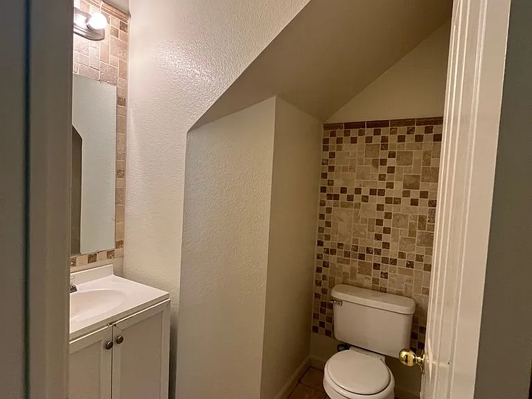 2821 Babson Dr — Photo 6
