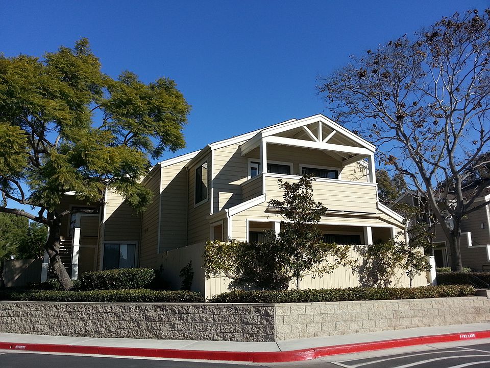 2nd image of 160 Roosevelt