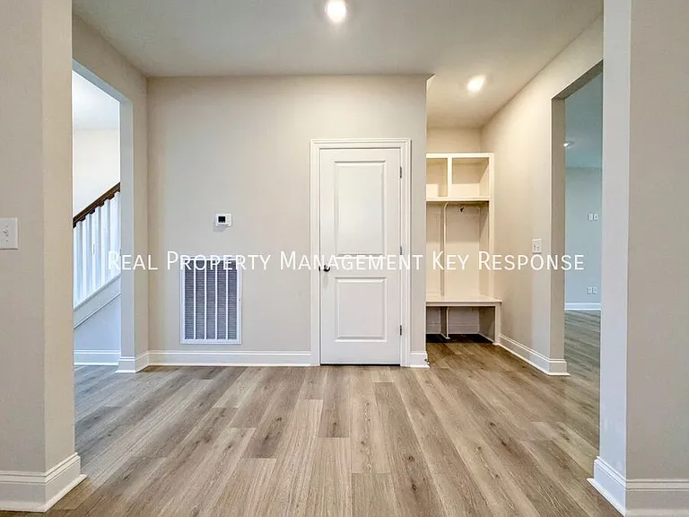 105 Cryer Dr — Photo 9