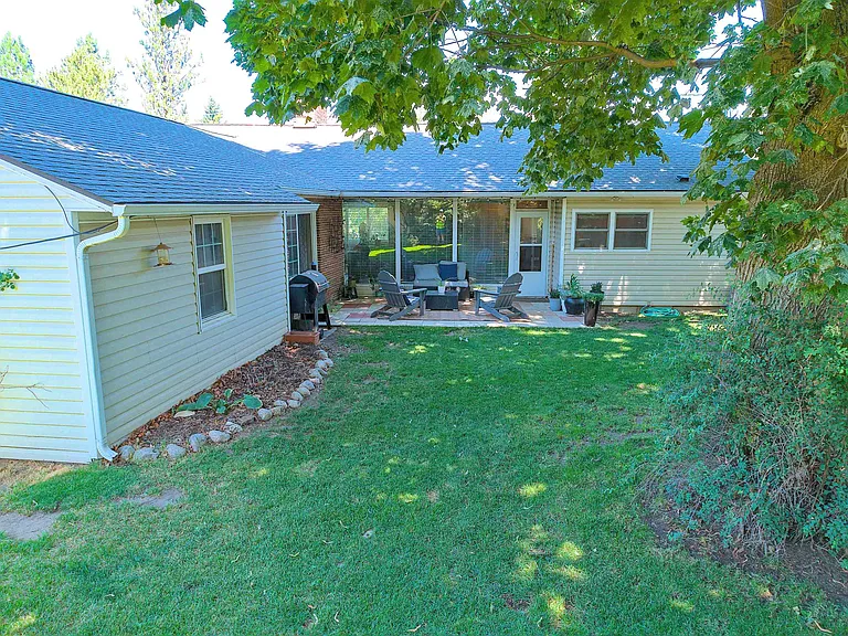 1027 W 29th Ave — Photo 35