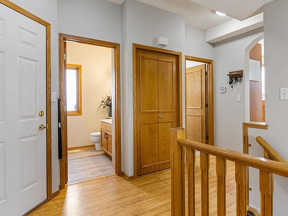 3rd image of 159 Meadowview Bay
