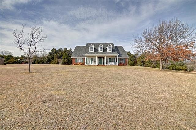 1st image of 737 Smith Ln