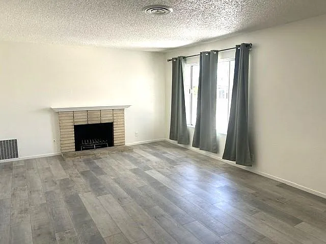 405 Jade Dr — Photo 3